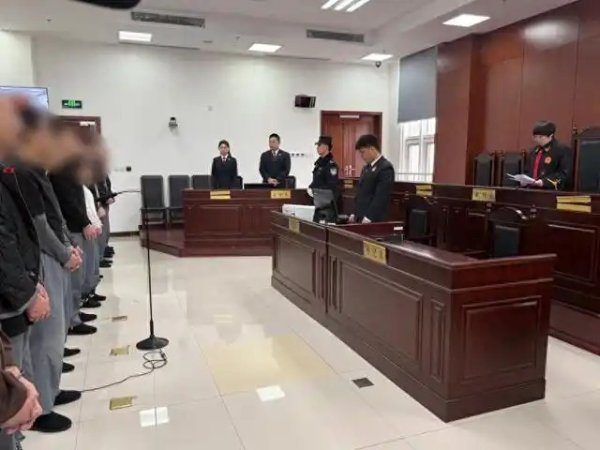 产销伪劣“果味电子烟”，十人落网，最高罚200万