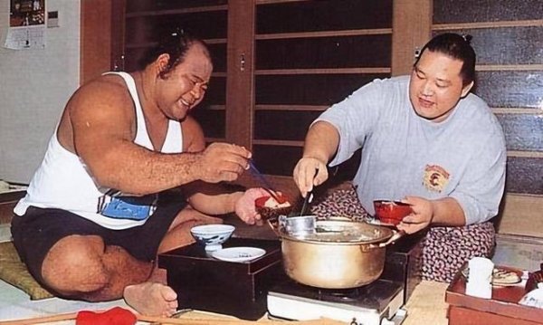 为什么很多漂亮的日本姑娘，都争着要嫁给非常肥胖的相扑运动员？
